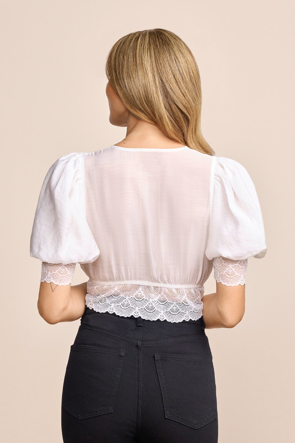 Kruger Aolani dirndl blouse in ecru, styled