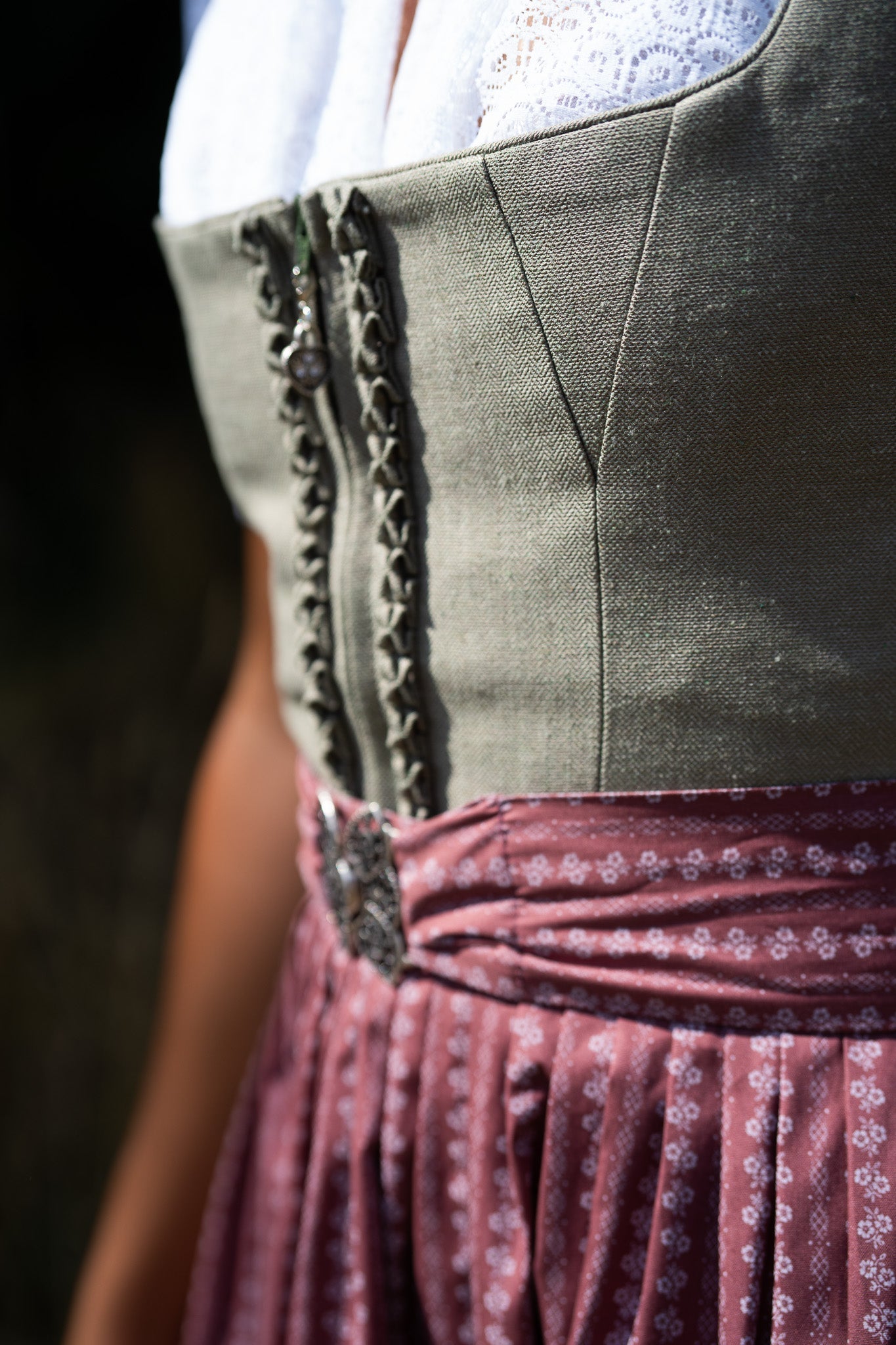 Dirndl with paisley skirt and frog mouth