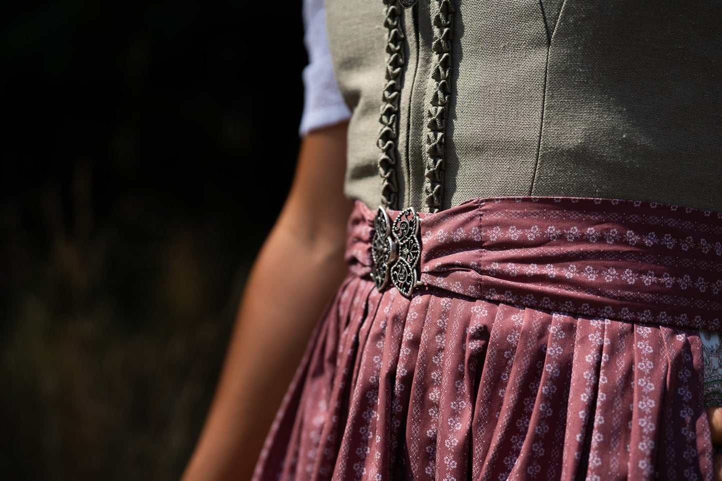 Dirndl with paisley skirt and frog mouth