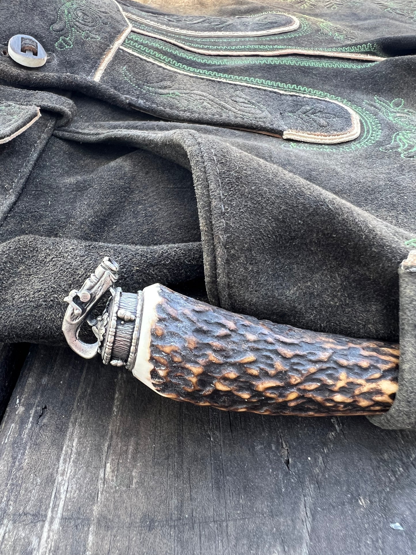 Traditional Deer Horn Knife with Pistol