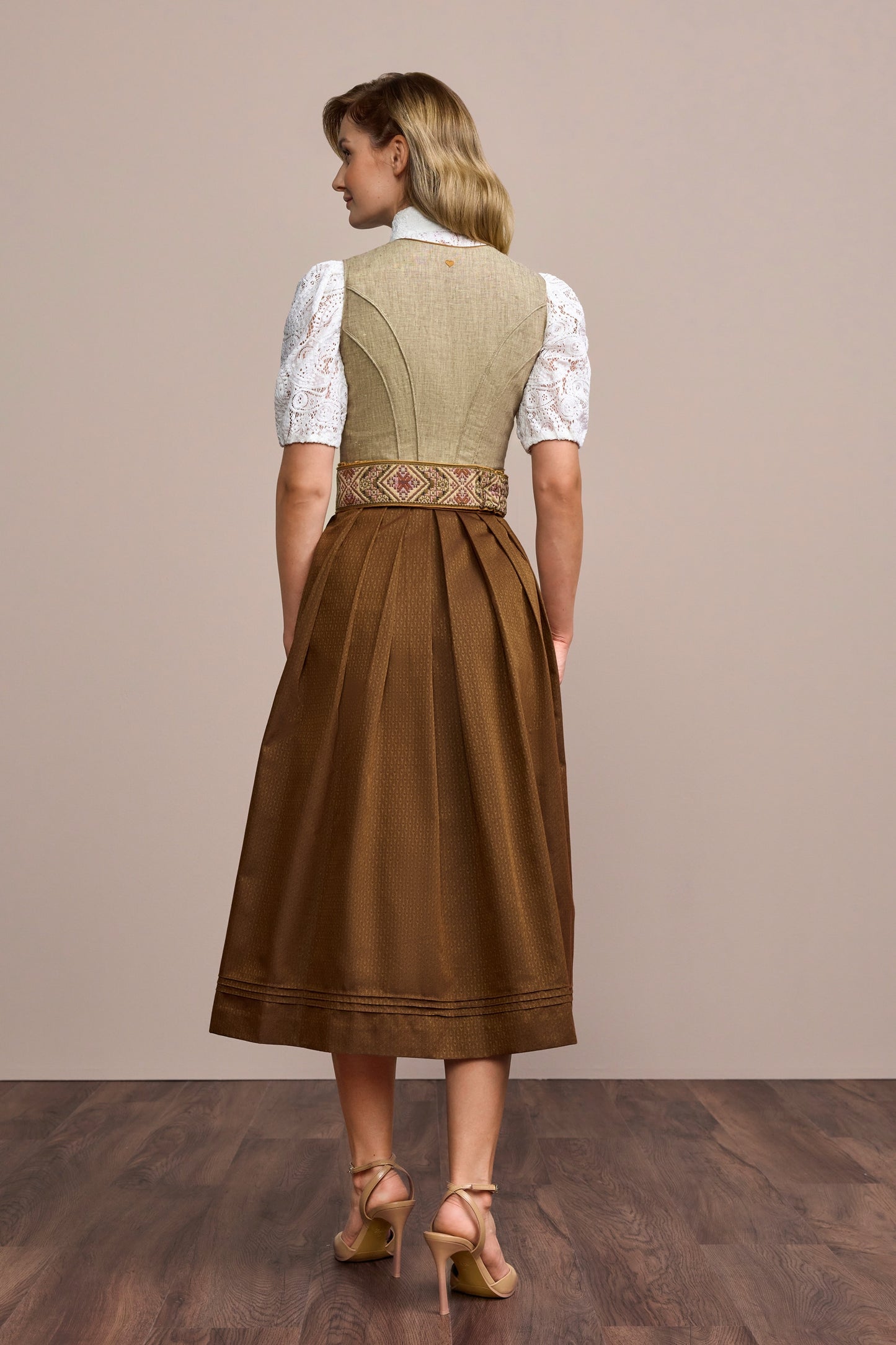 Julia Trentini Leslie maxi dirndl, detail