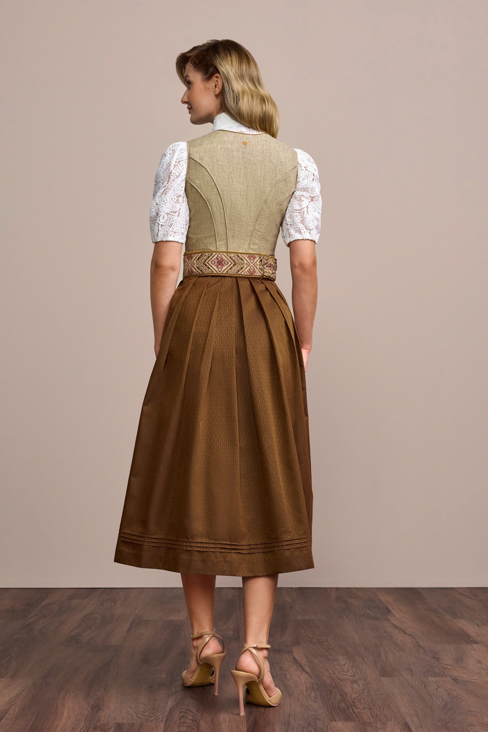 Julia Trentini Leslie maxi dirndl, detail