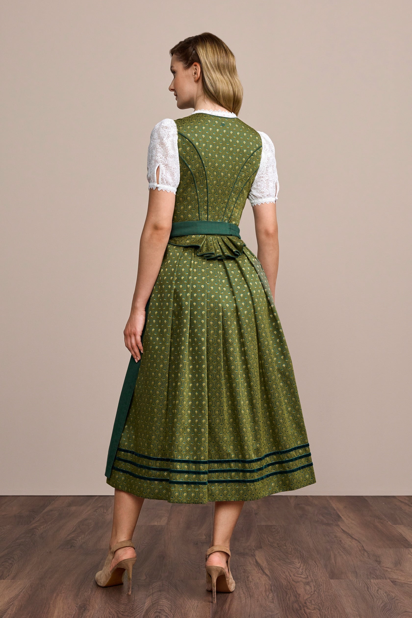 Julia Trentini Milena maxi dirndl, detail