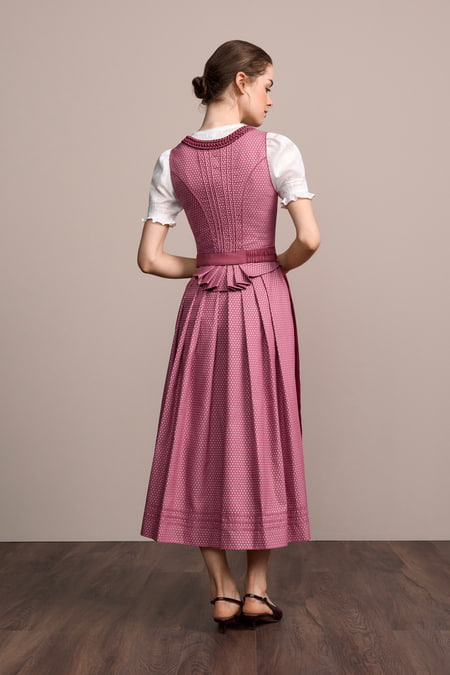 Julia Trentini Brigitta Dirndl - view 3
