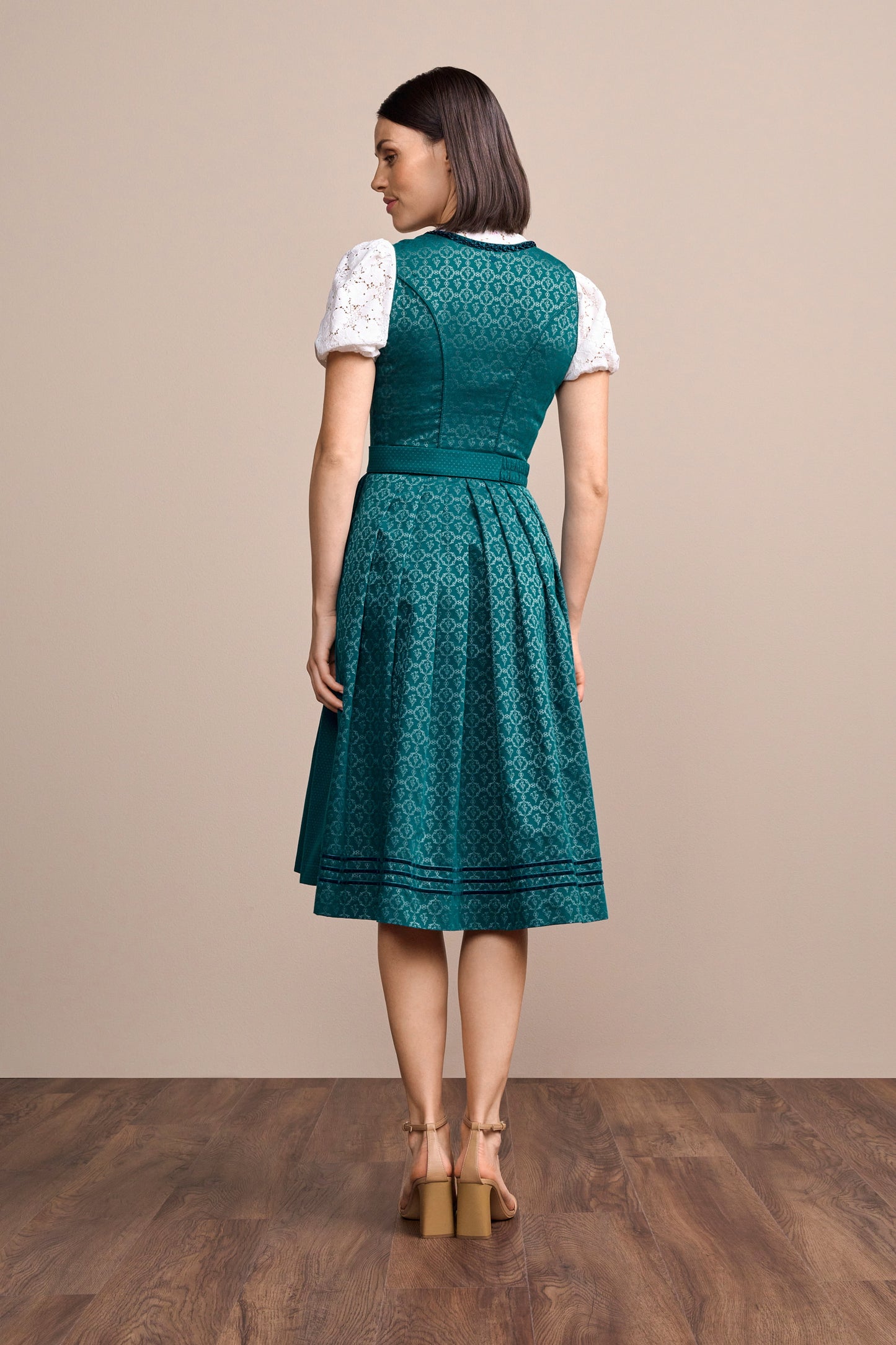 Julia Trentini Klaudia dirndl, detail