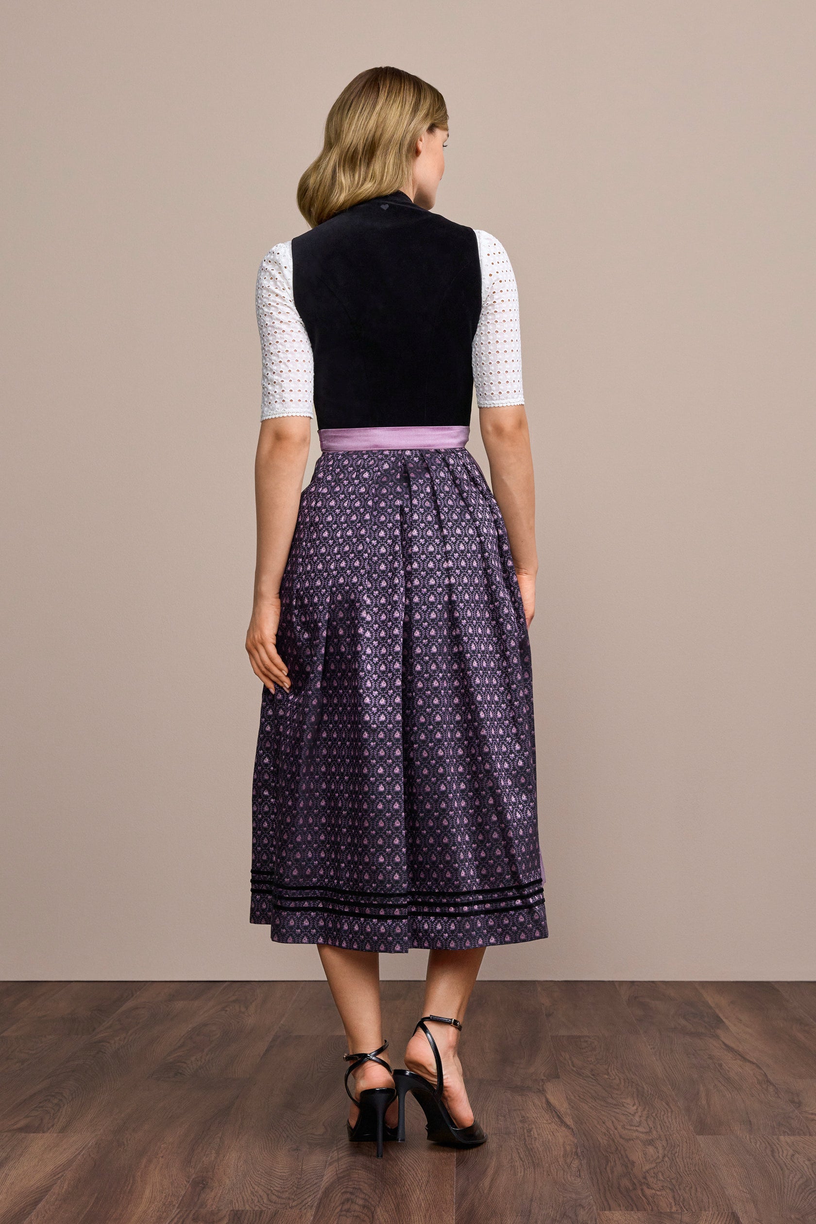 Julia Trentini Debbie maxi dirndl, detail
