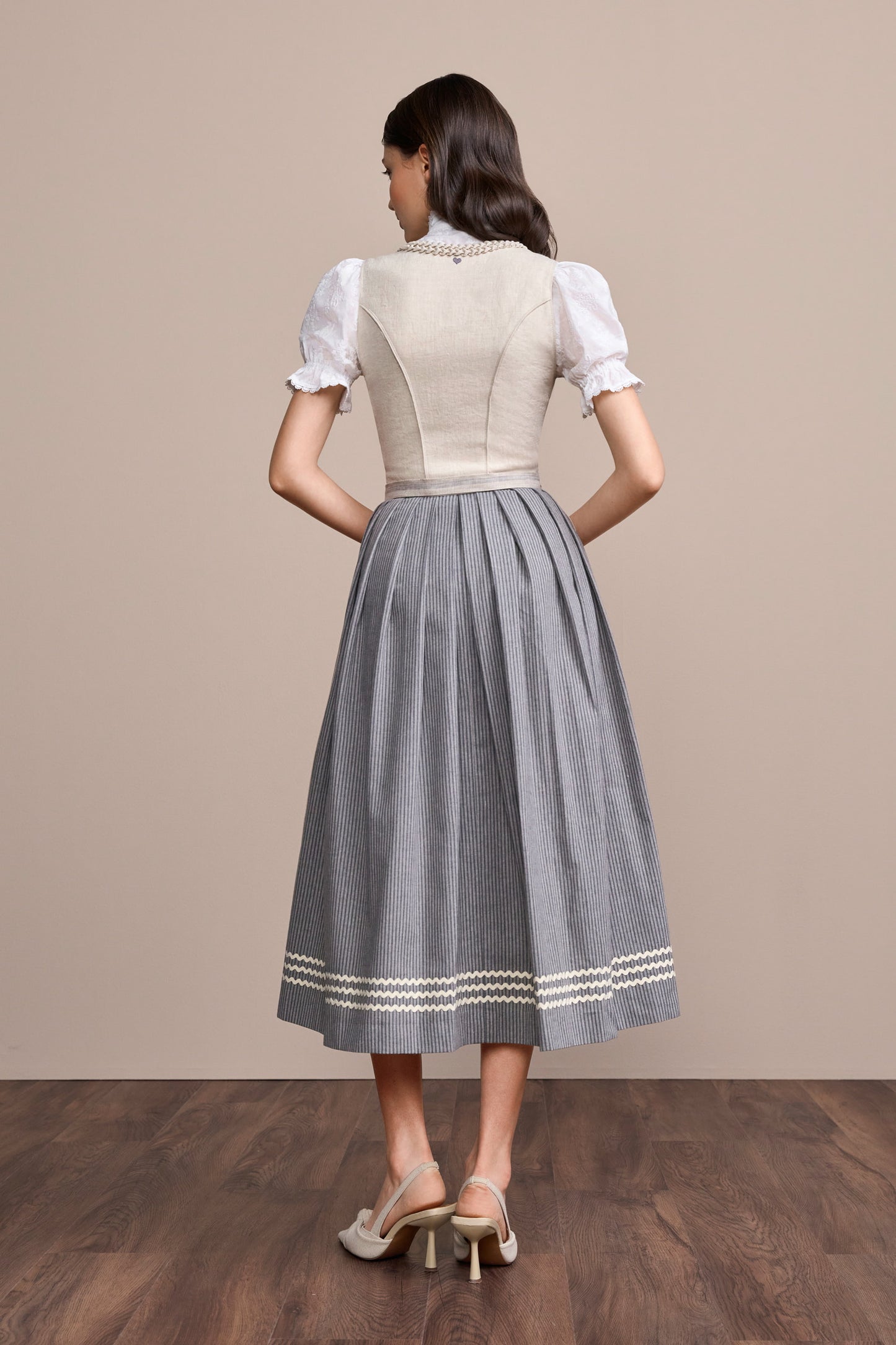 Julia Trentini Erin maxi dirndl, detail