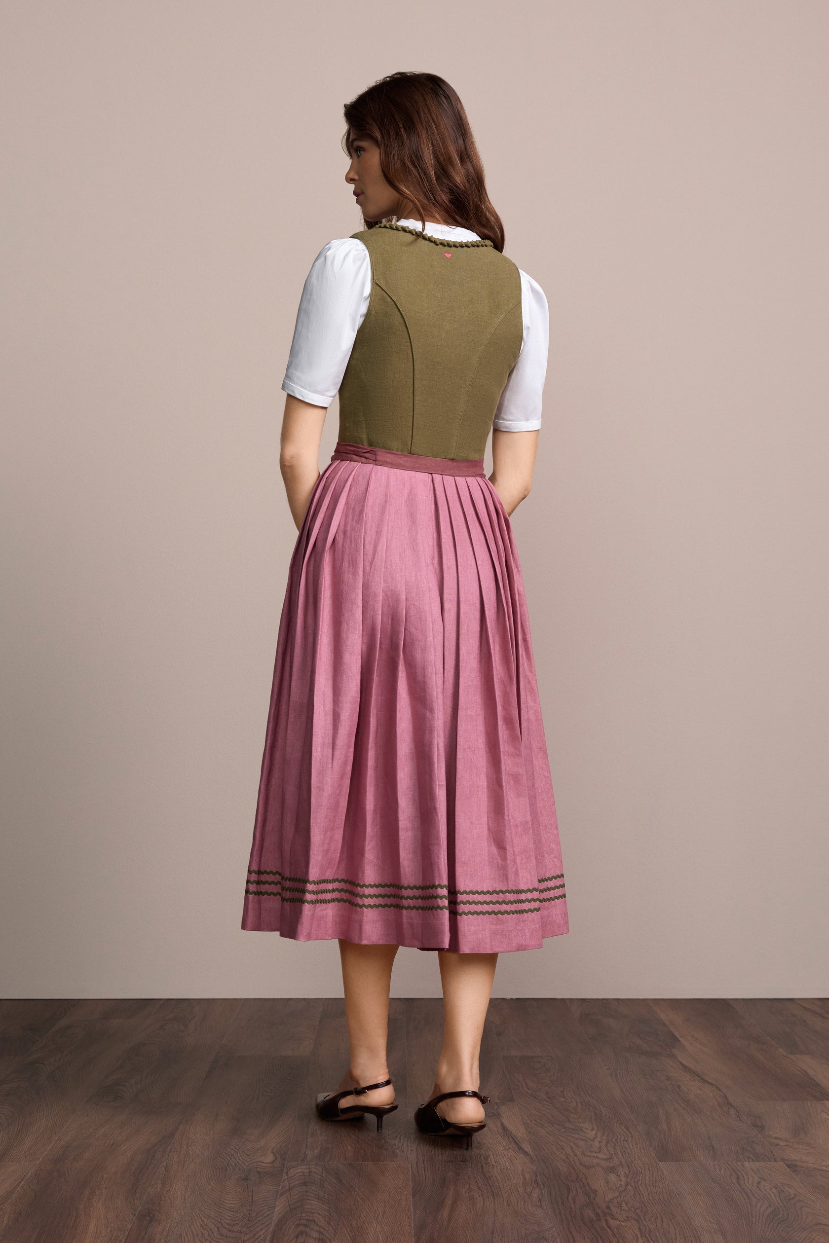Julia Trentini Anemarie maxi dirndl, detail
