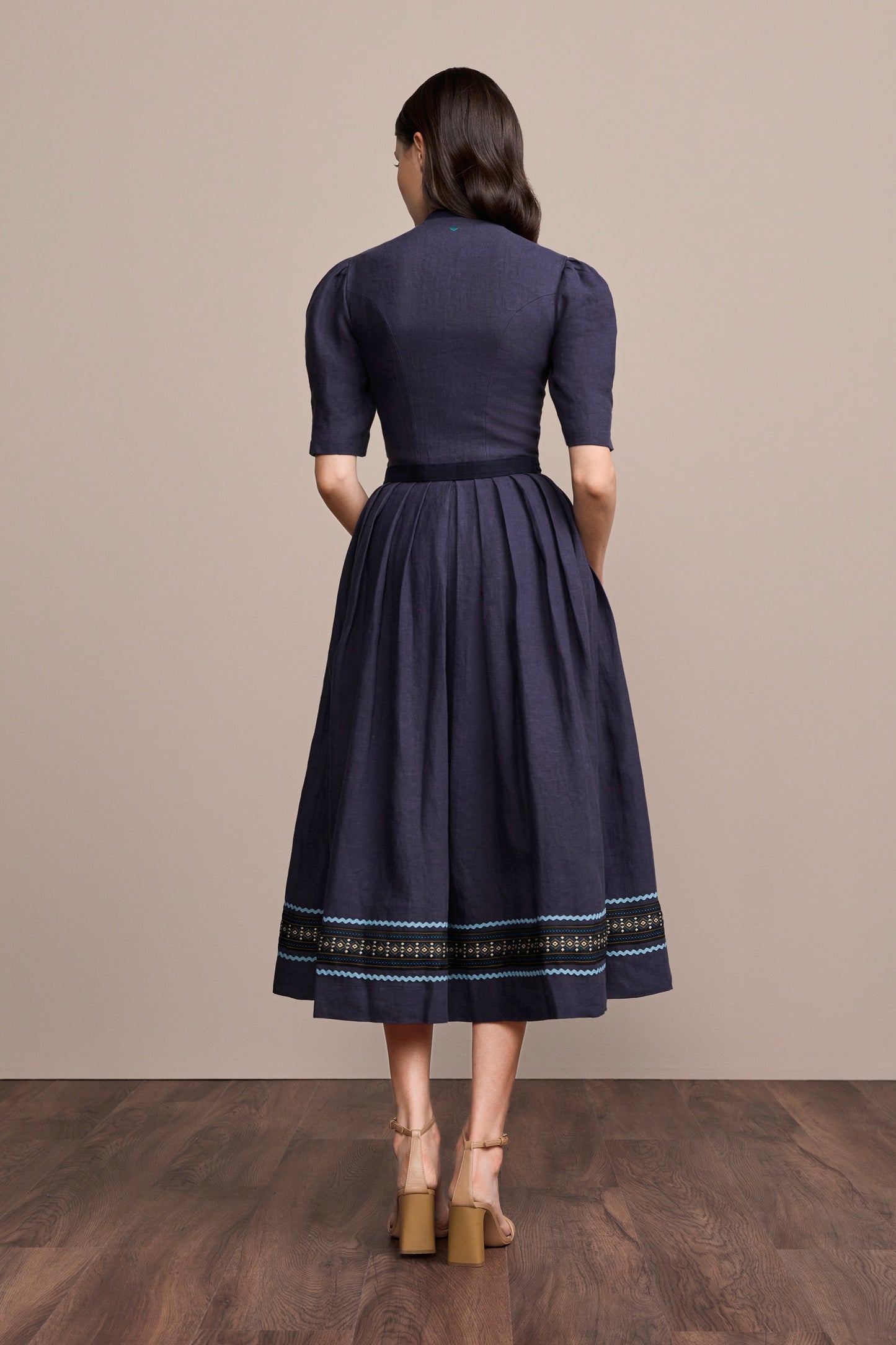 Julia Trentini Rosina maxi dirndl, detail