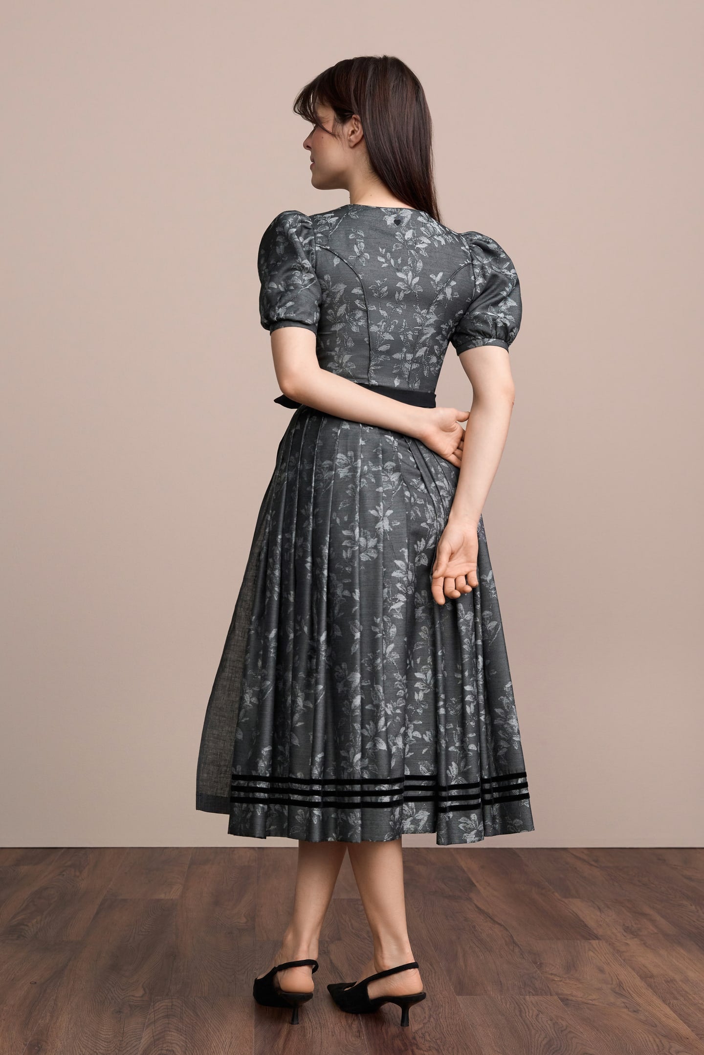 Julia Trentini Abela Dirndl, Grey — 80cm Maxi
