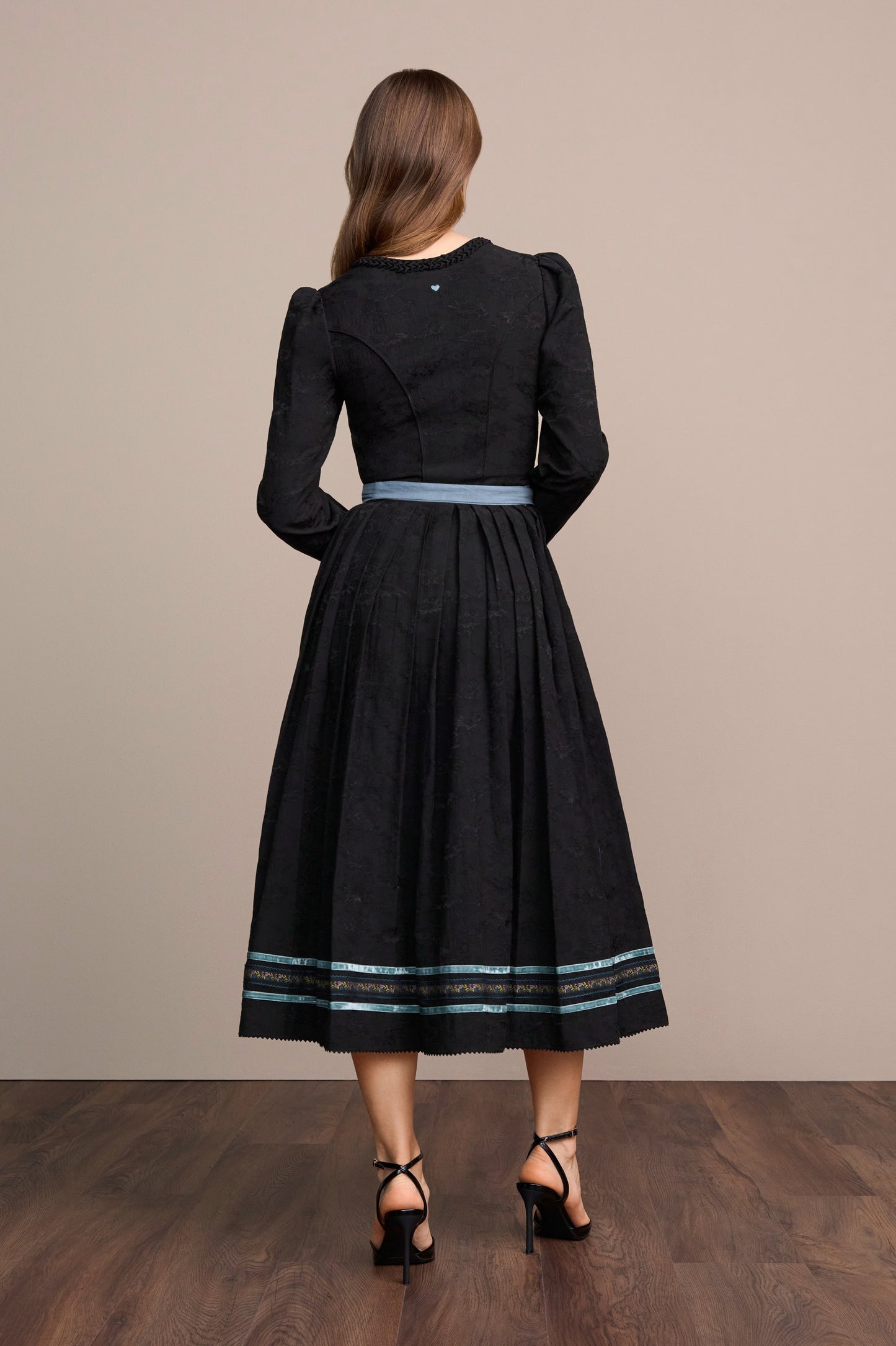 Julia Trentini Sylvia maxi dirndl, detail