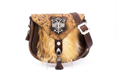 Kilt handbag in brown with fox fur and crest appliqué