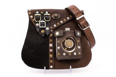 Kilt bag in brown with fur and hip flask
