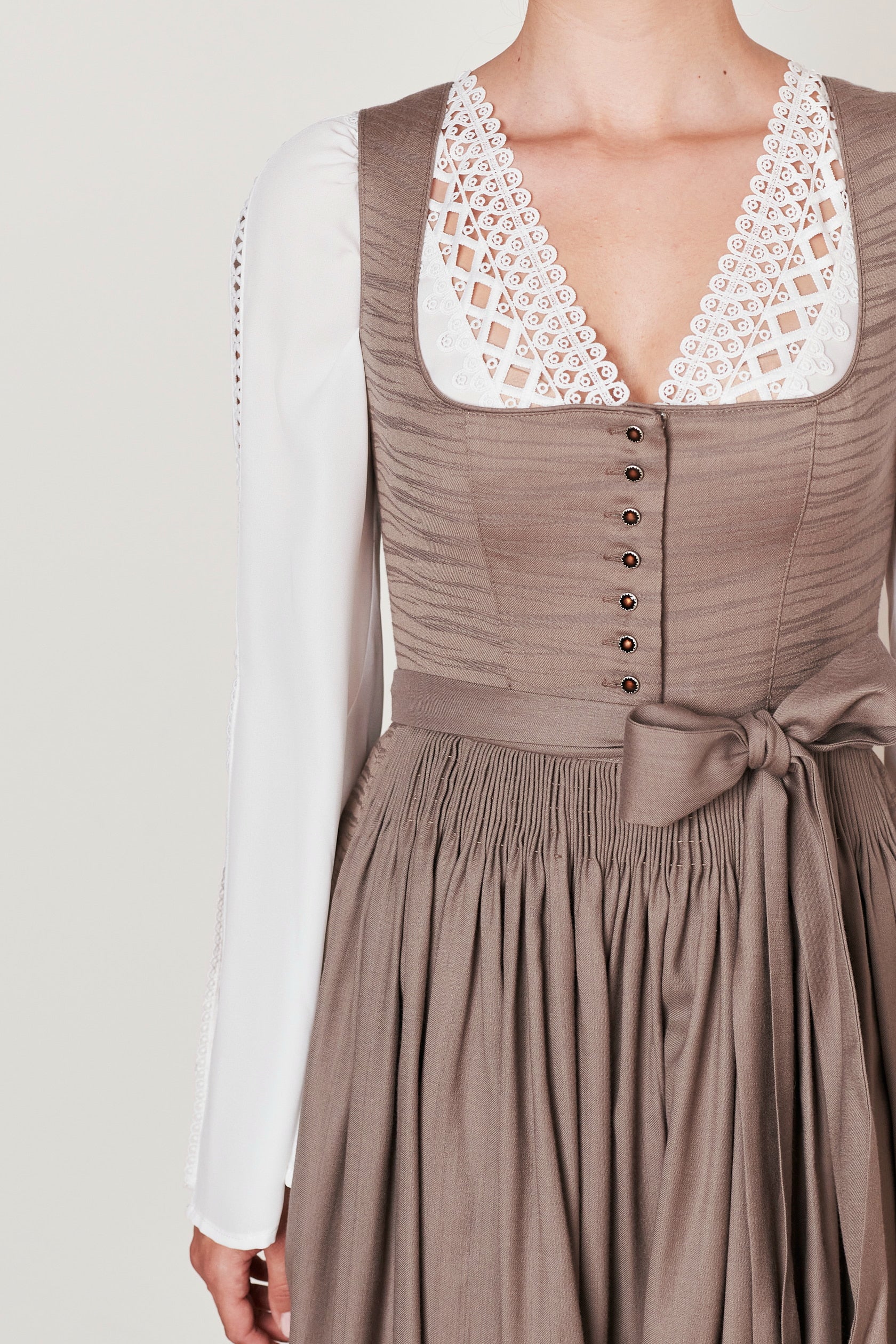 Julia Trentini Leanne maxi dirndl, detail